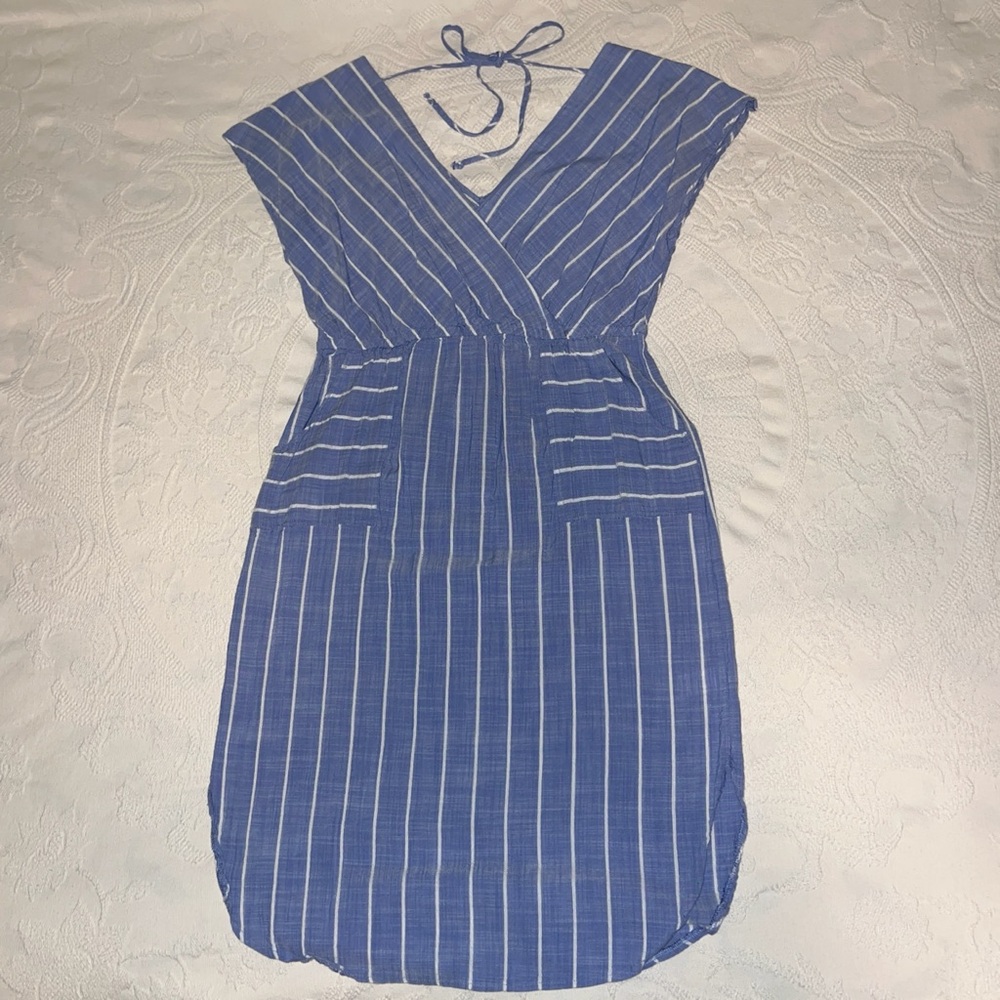 💙 Chambray pin-stripped sundress with pockets & back tie super comfy and cute! 💙